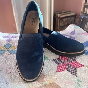 Navy Clark’s Ultimate Comfort Collection.  8 1/2